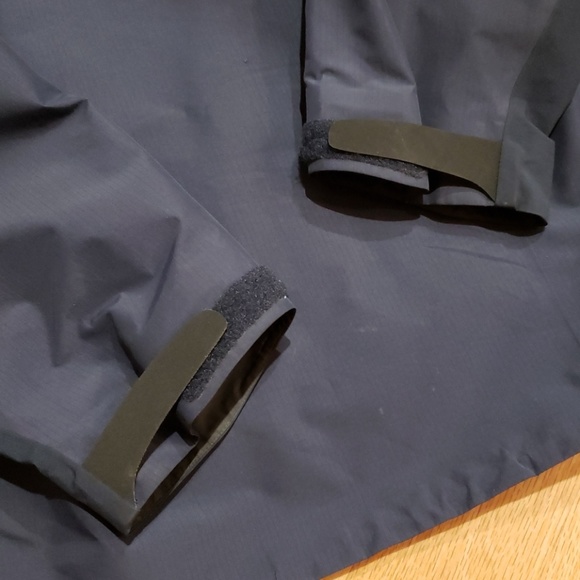 Arc'teryx Navy Blue Hooded Jacket - Picture 7 of 8